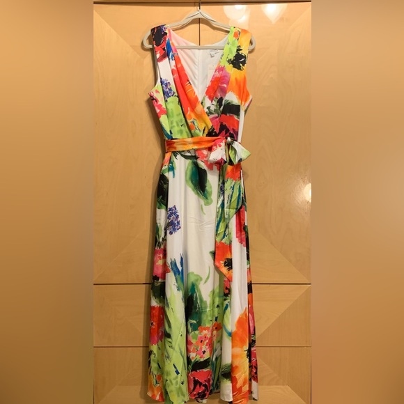 Tahari Arthur S. Levine Flower Bouquet Maxi Dress Sleeveless Size 16 - Picture 1 of 3